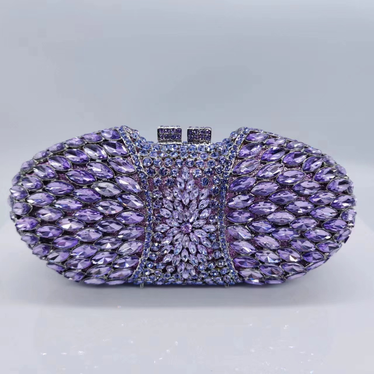 Nuevo paquete de diamantes para la cena, caja metálica dura, bolso de diamantes, bolso de fiesta europeo y americano, bolso de mujer