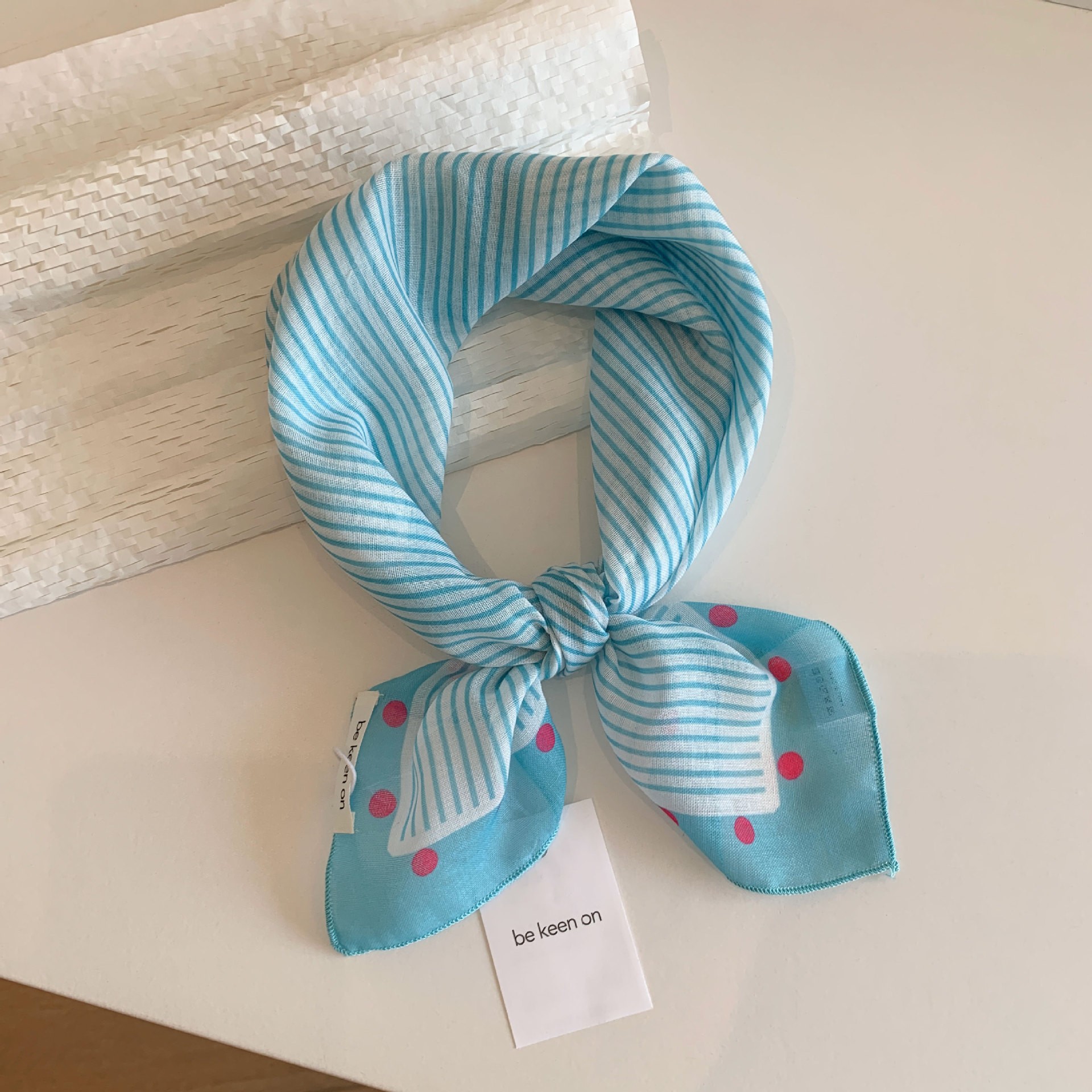 09# thin strips light blue
