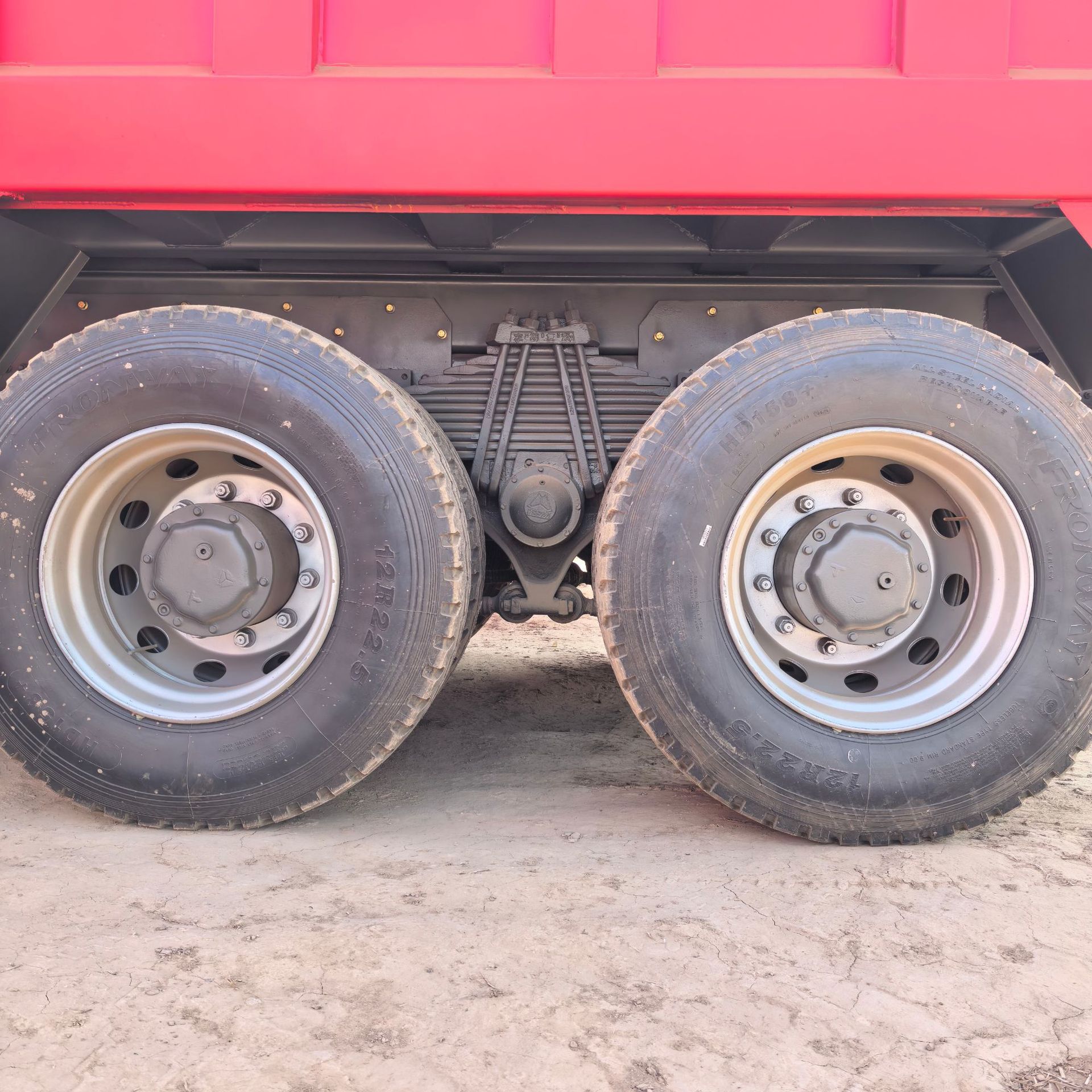 Cross-Border Export of Sinotruk Howo 8X4 Dump Trucks with Weichai Engine, African Howo 8X4 Dump Trucks