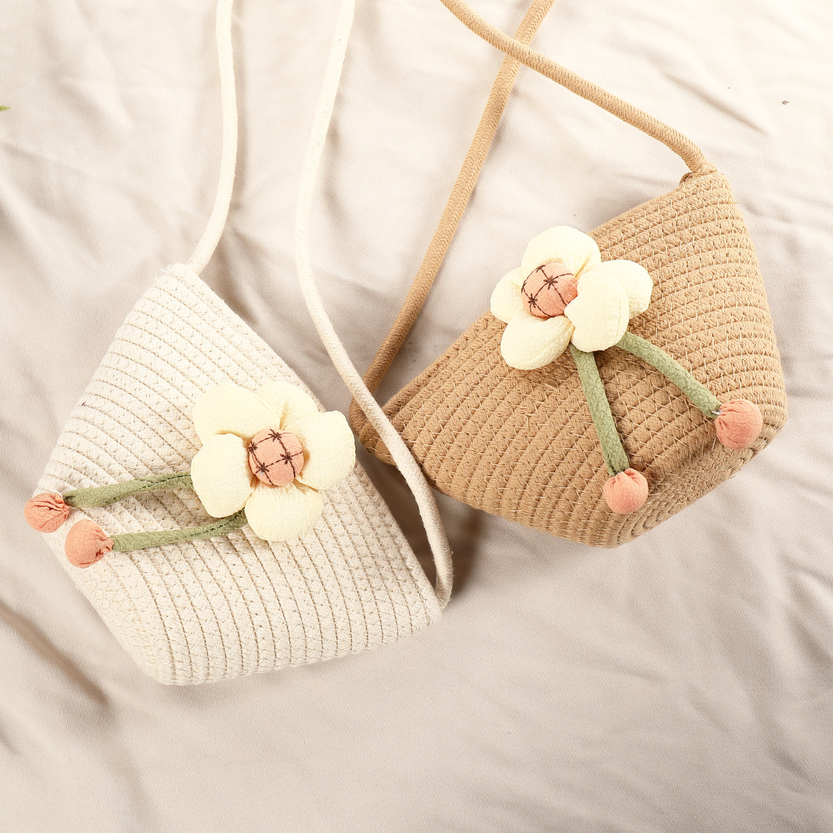 Women's Small Cotton Solid Color Flower Vacation Beach Weave Bucket Zipper Straw Bag display picture 7