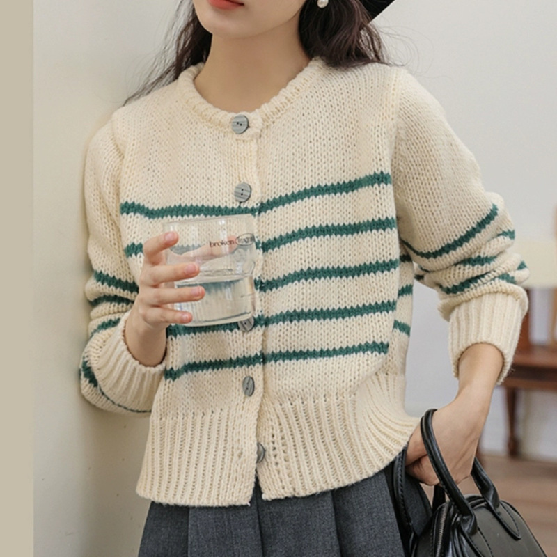 Vintage Lazy Style Soft Waxy Sweater Coat Women's 2024 Autumn and Winter New Short Gentle Striped Knitted Cardigan Top