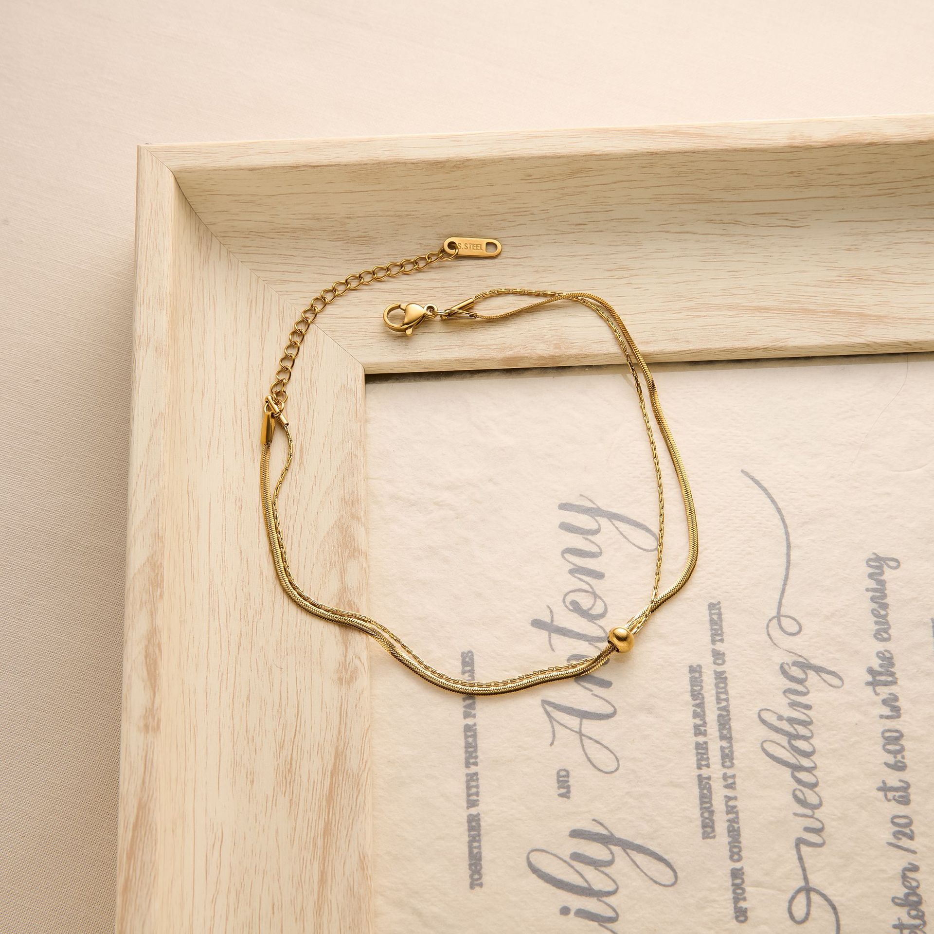 Nuevas cuentas de acero de titanio, tobillera de doble capa móvil, cadena de hueso de serpiente, bola de oro pequeña, verano de oro de 18k, nuevo adorno de pie de todo fósforo