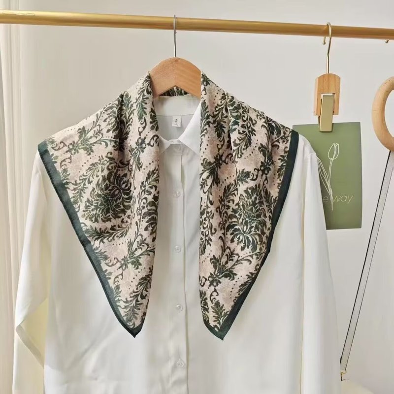 マフラーの女性の百合の人の字の紋様の70cmのマフラーの多色のファッションはカシミヤの線の花のファッションの経典の小さい方の巾に似せます。|undefined