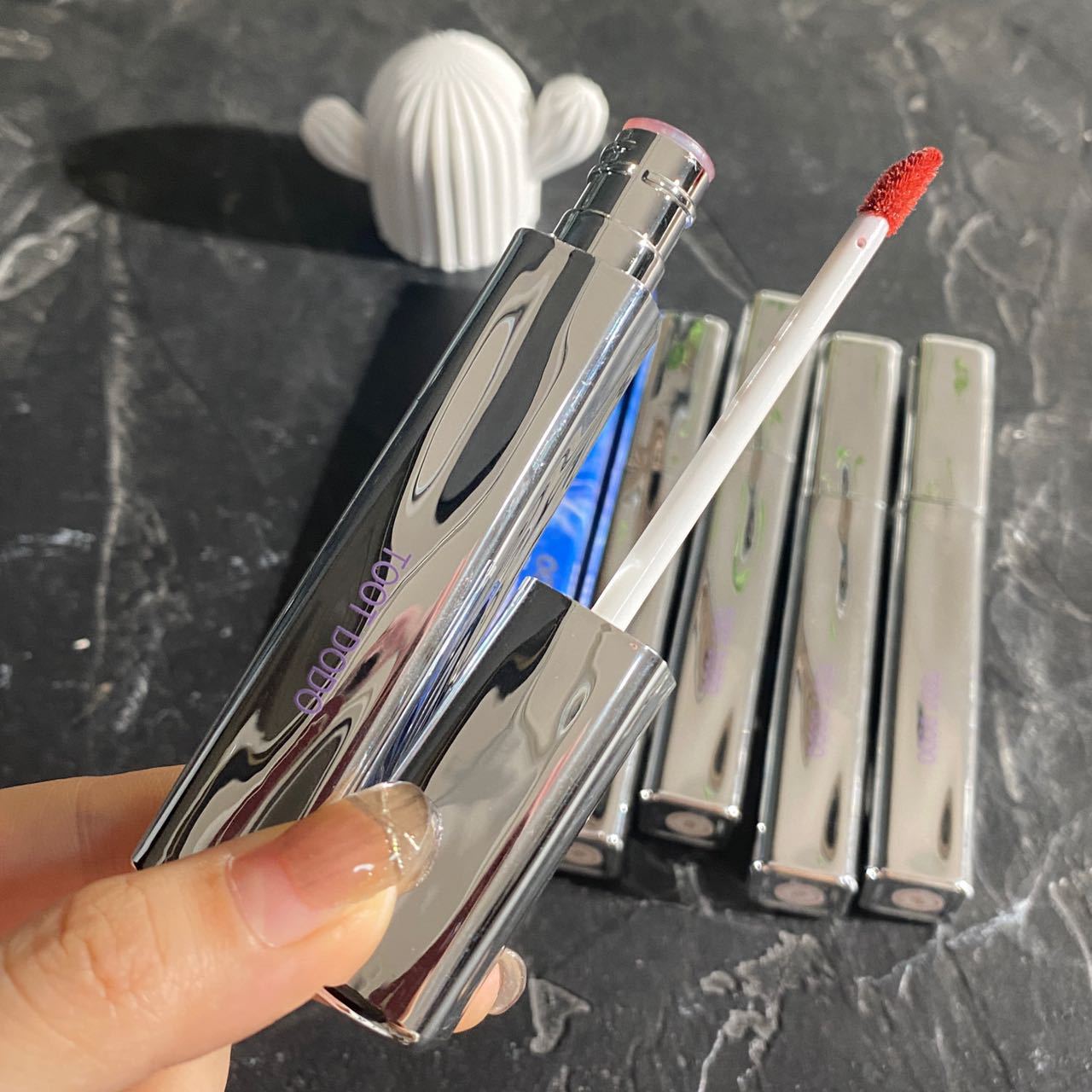 Toot Dodo corazón de flor dispersión espejo esmalte labial blanqueador humectante vidrio labial color pequeño tubo de plata lápiz labial mujer