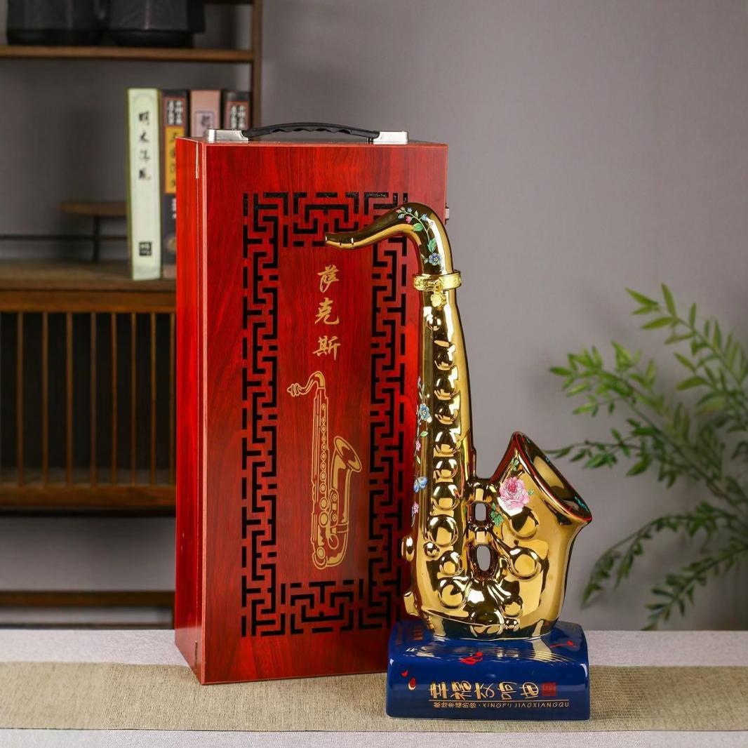 Saxophone Wine Bottle European Creative Saxophone Ornaments Jingdezhen Ceramic Home Wine Cabinet Decoration Wine Jar Wine Set