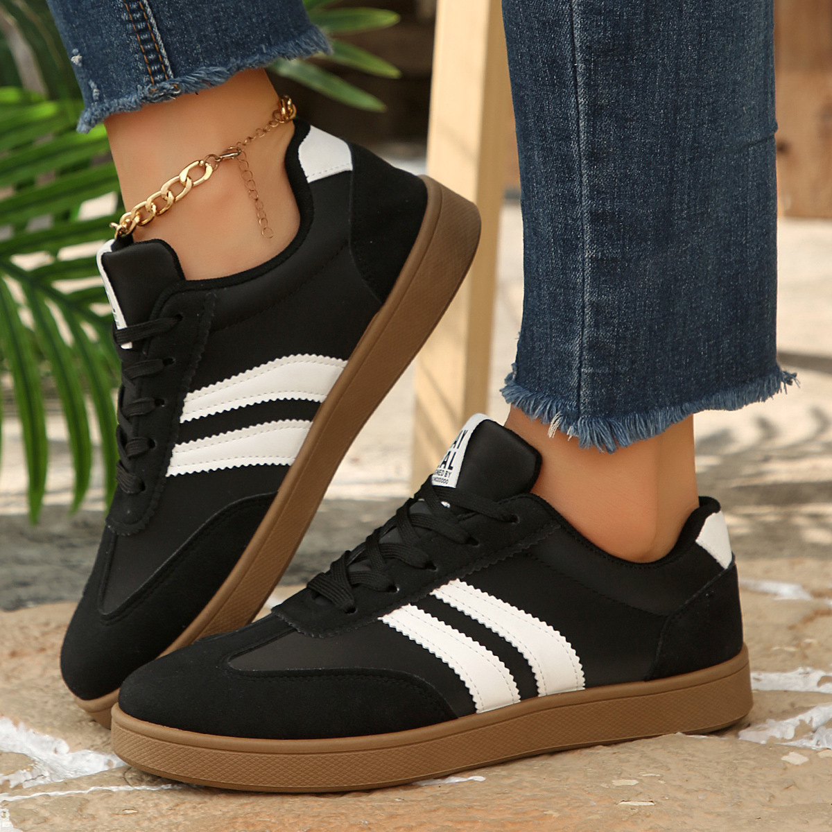 Zapatos de entrenamiento de base plana para mujeres 2025, primavera y otoño, zapatos de skate de comercio exterior de tamaño grande, zapatos casuales de moda, zapatos blancos para mujeres