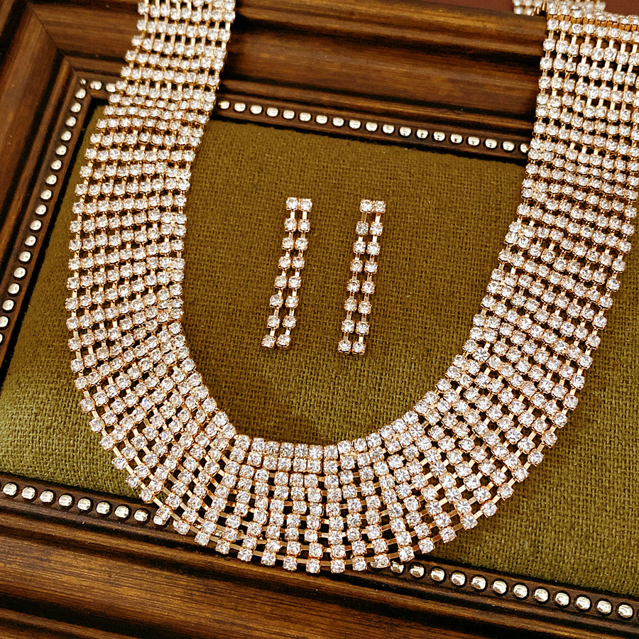 El estilo europeo y americano con diamantes con bordas collar ligero de lujo de alta calidad cadena de clavícula temperamento exagerado conjunto de joyería de moda para mujeres