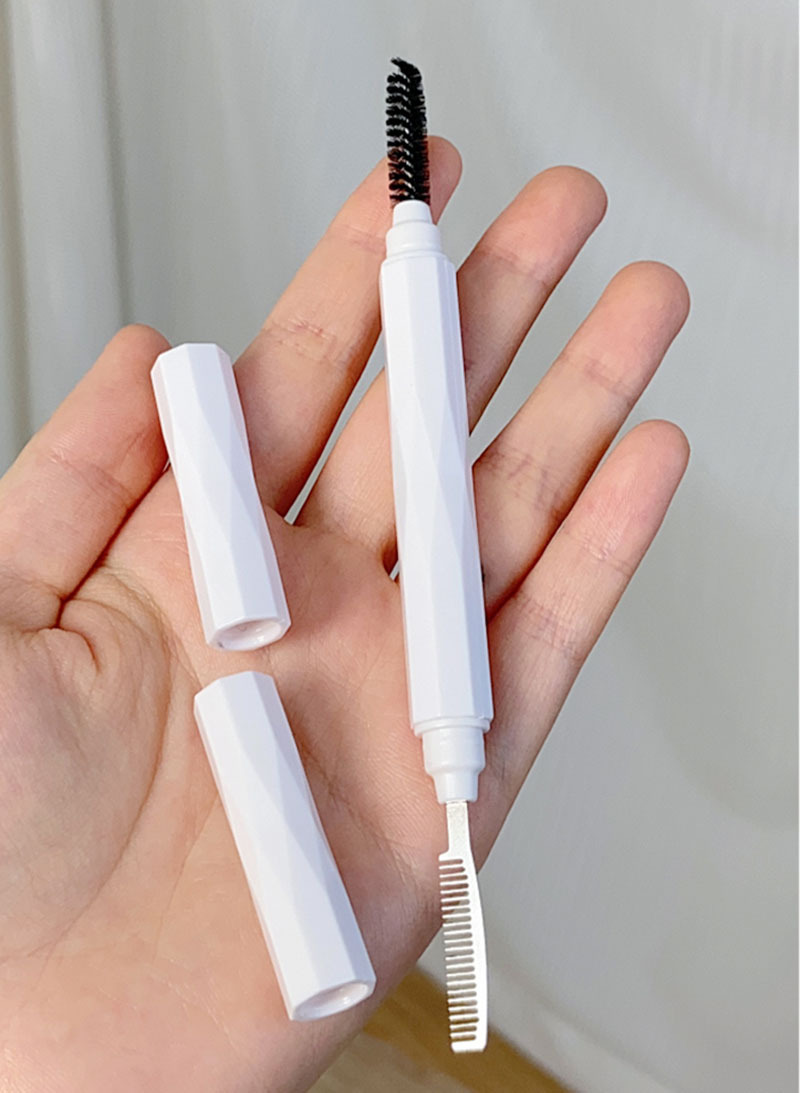 New gift product: Two-in-one makeup brush with protective cover, double-headed steel needle eyebrow comb and eyelash brush, clearly distinguishing wild eyebrows undefined