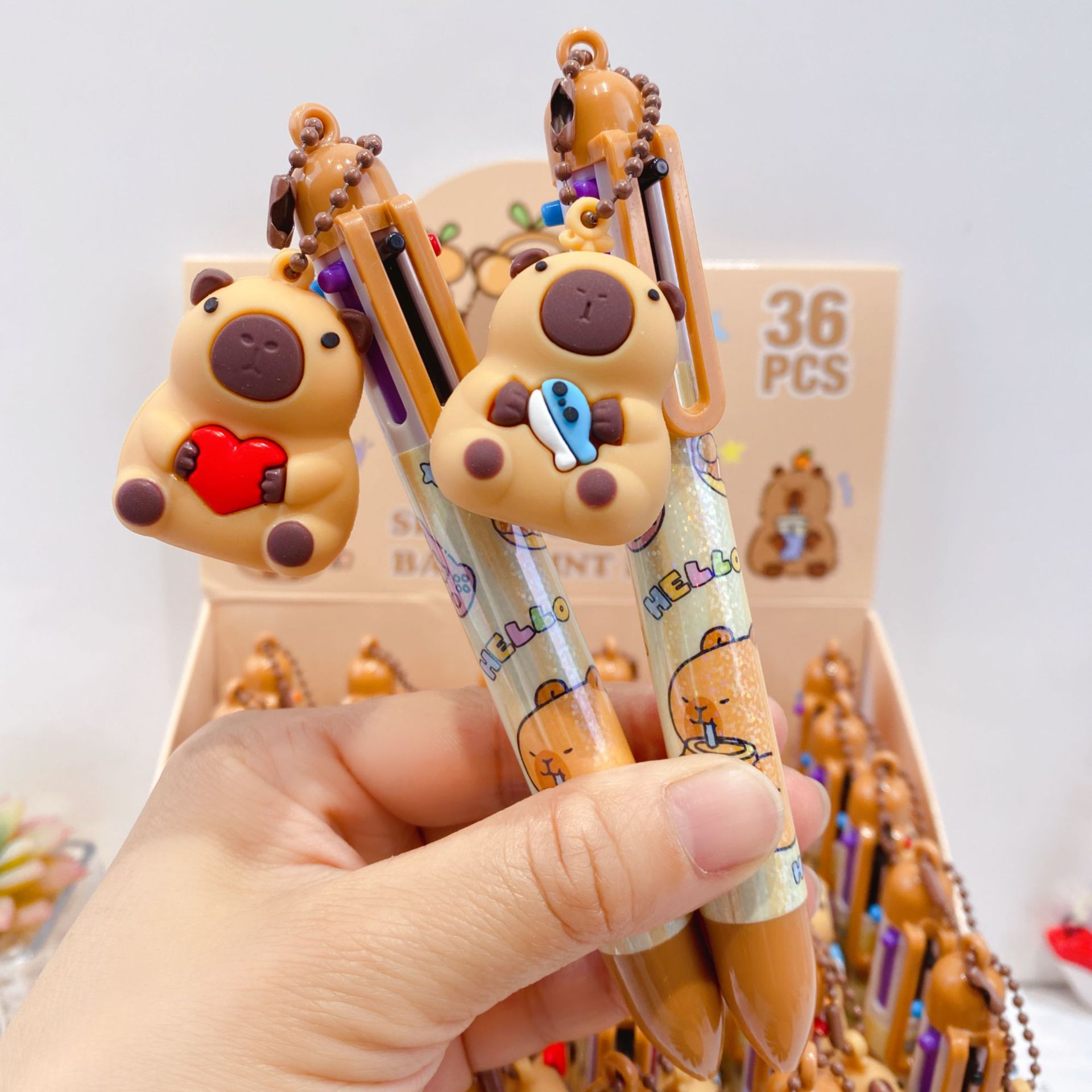 Nuevo colgante de muñeca Kapibala cultural y creativo bolígrafo de seis colores de dibujos animados lindo bolígrafo de seis colores bolígrafo de mano de color