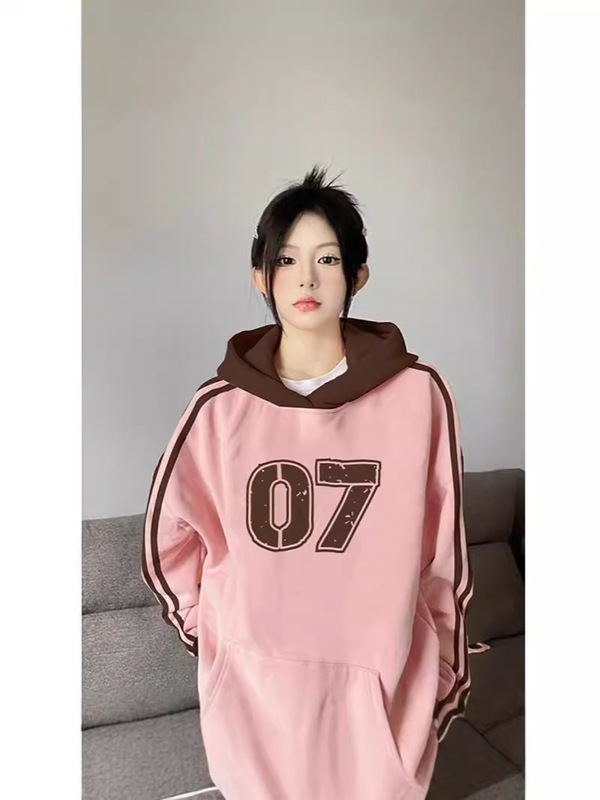 アメリカの三条の鉄棒と帽子の衛衣の女性の春秋の新型のデザイン感の小さい大衆のoversizeはゆったりしていて怠惰な上着です。|undefined