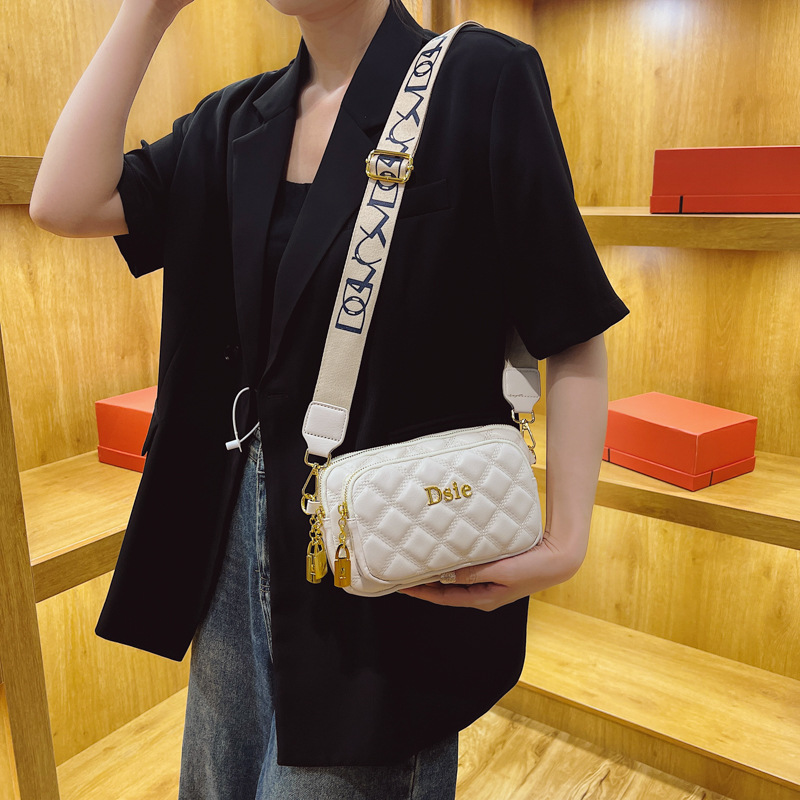Baobao Damen 2024 Neue Mode Xiaoxiangfeng Lingge Bestickte Faden Schulter Vielseitige Crossbody Tidal Dreischichtige_voghion.com