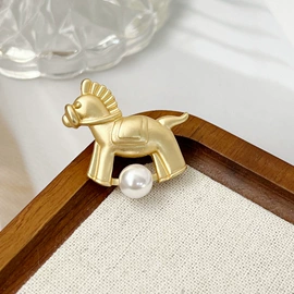 耳钉;胸针;耳环