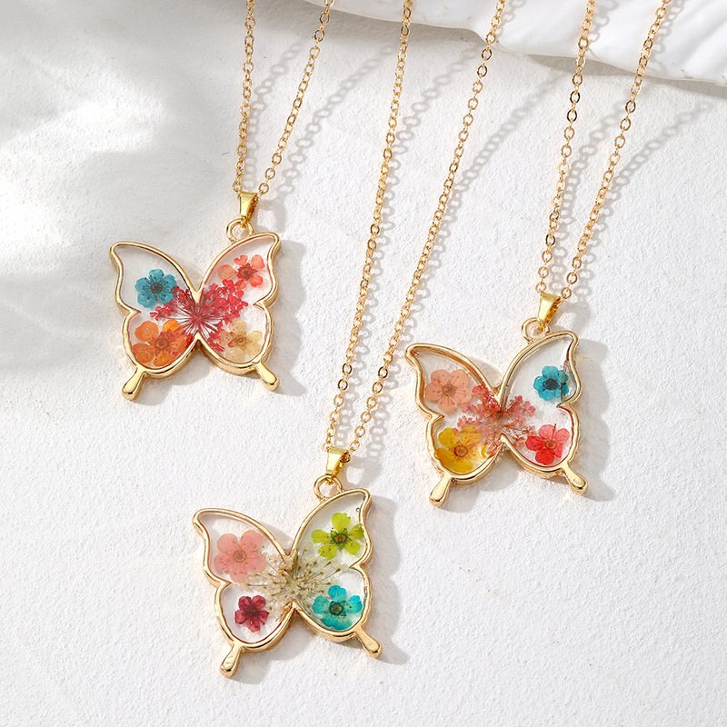 Wild Light Fashion Dried Flower Necklace Epoxy Resin Butterfly Gypsophila Flower Pendant Sweater Chain Eternal Flower Necklace