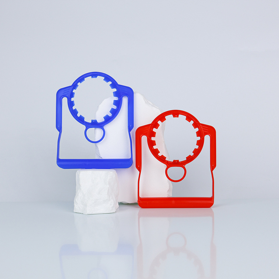 Fábrica de fuente al por mayor 55 calibre botella de bebidas PE mango de plástico mango botella de agua potable desechable