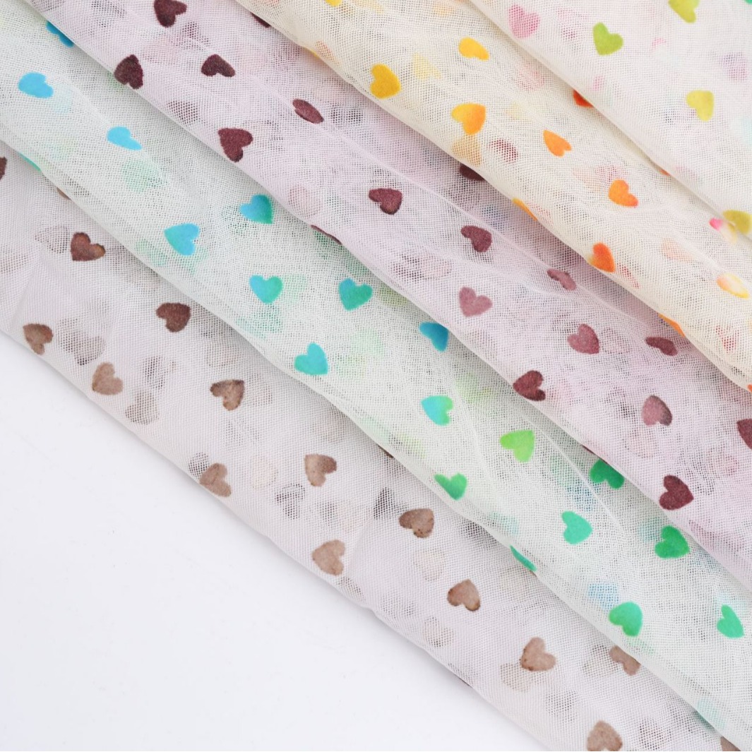 厂家直销特密四角网美国网七彩渐变印花爱心植绒网纱童装纱裙面料