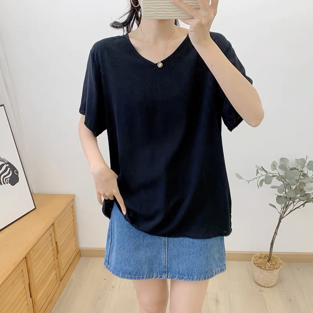 Camiseta de verano de mujer suelta blanca, manga corta con cuello en V, talla grande, seda de algodón de longitud media, camiseta de color sólido simple, camisa de fondo