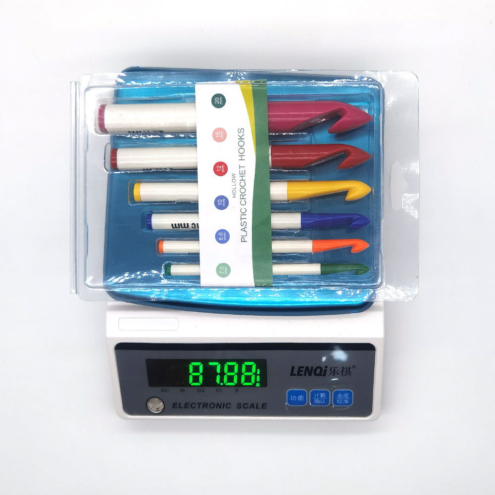 Herramientas de tejido aguja de suéter color grueso tubo hueco aguja de ganchillo de plástico un conjunto de 6 ampollas de plástico