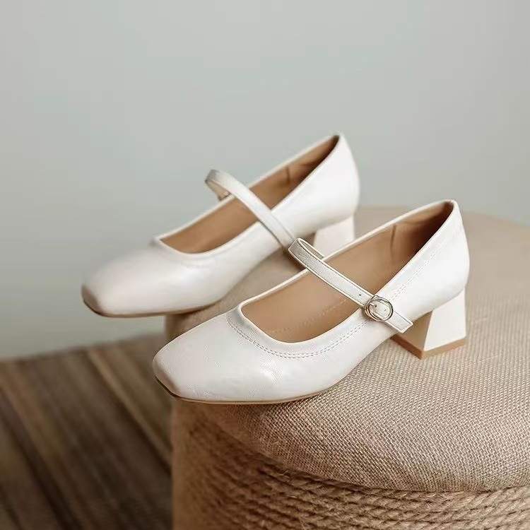 Zapatos Retro franceses de mujer de primavera y otoño de 2026 nuevo temperamento zapatos de tacón alto de cabeza cuadrada zapatos de talón grueso superficial