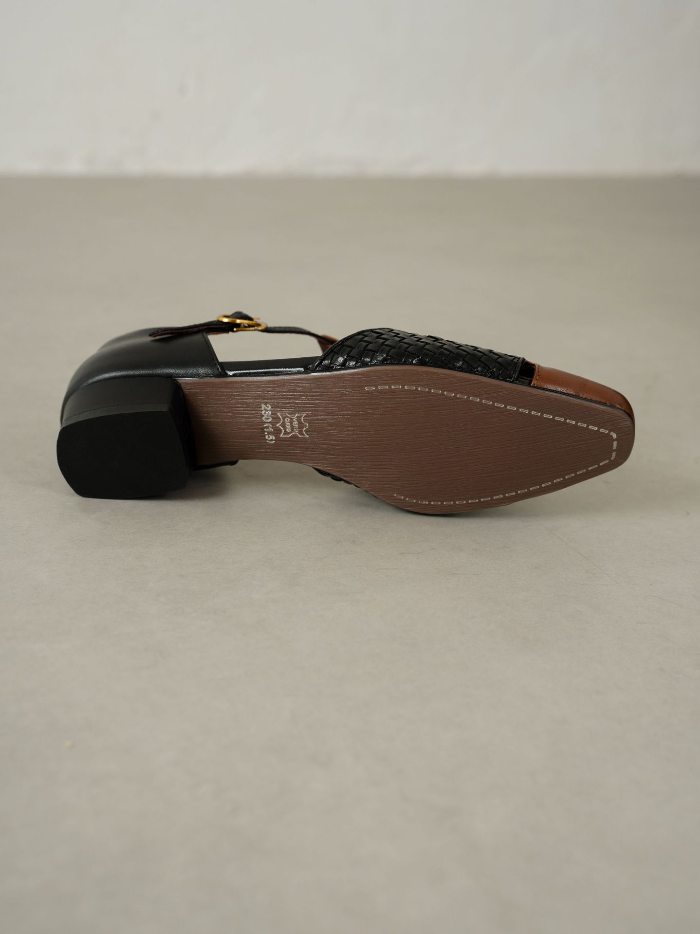 Sandal nữ mũi nhọn gót thấp da bò đinh tán phong cách La Mã — đen chi tiết 19