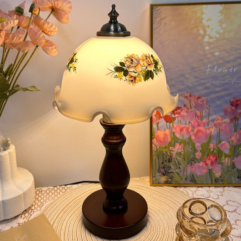 Luz de madera maciza lámpara de mesa de lujo americano retro decorativo país mesita de noche lámpara dormitorio simple boda creativa luz de la noche