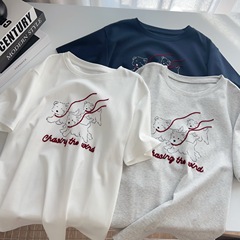 刺繍のアルファベットの3匹の子犬の丸首の半袖のtシャツの女性の夏はゆったりしていて痩せています。