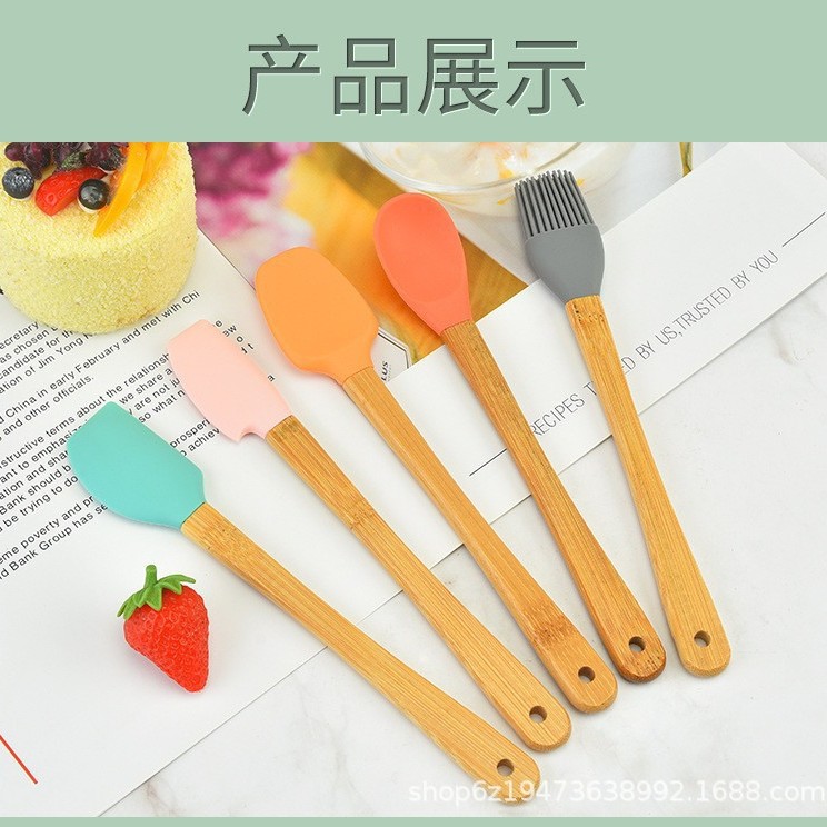 Mini raspador de cinco piezas Cuchara de silicona Cepillo de aceite Juego de utensilios de cocina Mango de madera Raspador de silicona de color Herramientas para hornear de cocina