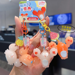 漫画新製品クリエイティブ色が変わるエビ兵士とカニ人形キーホルダー女性トレンディな誕生日ギフトインターネット有名人のスクールバッグペンダント