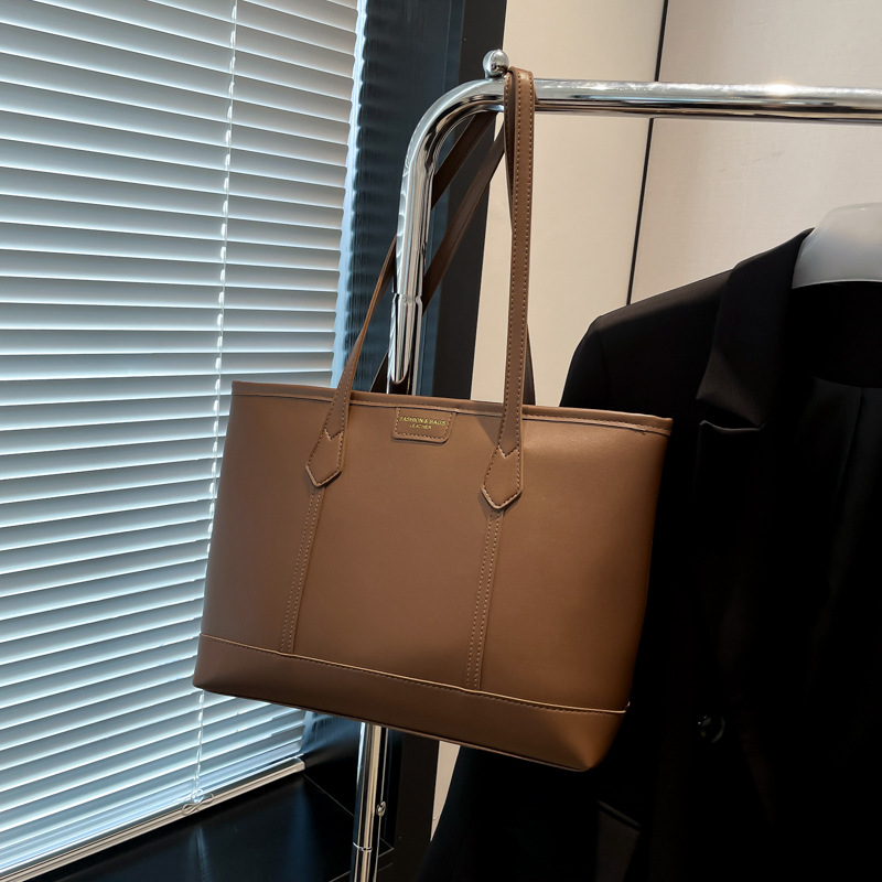 Bolso simple de gran capacidad para mujer 2024 otoño e invierno bolso de moda de todo fósforo de estilo coreano bolso de hombro de ocio de viaje al trabajo