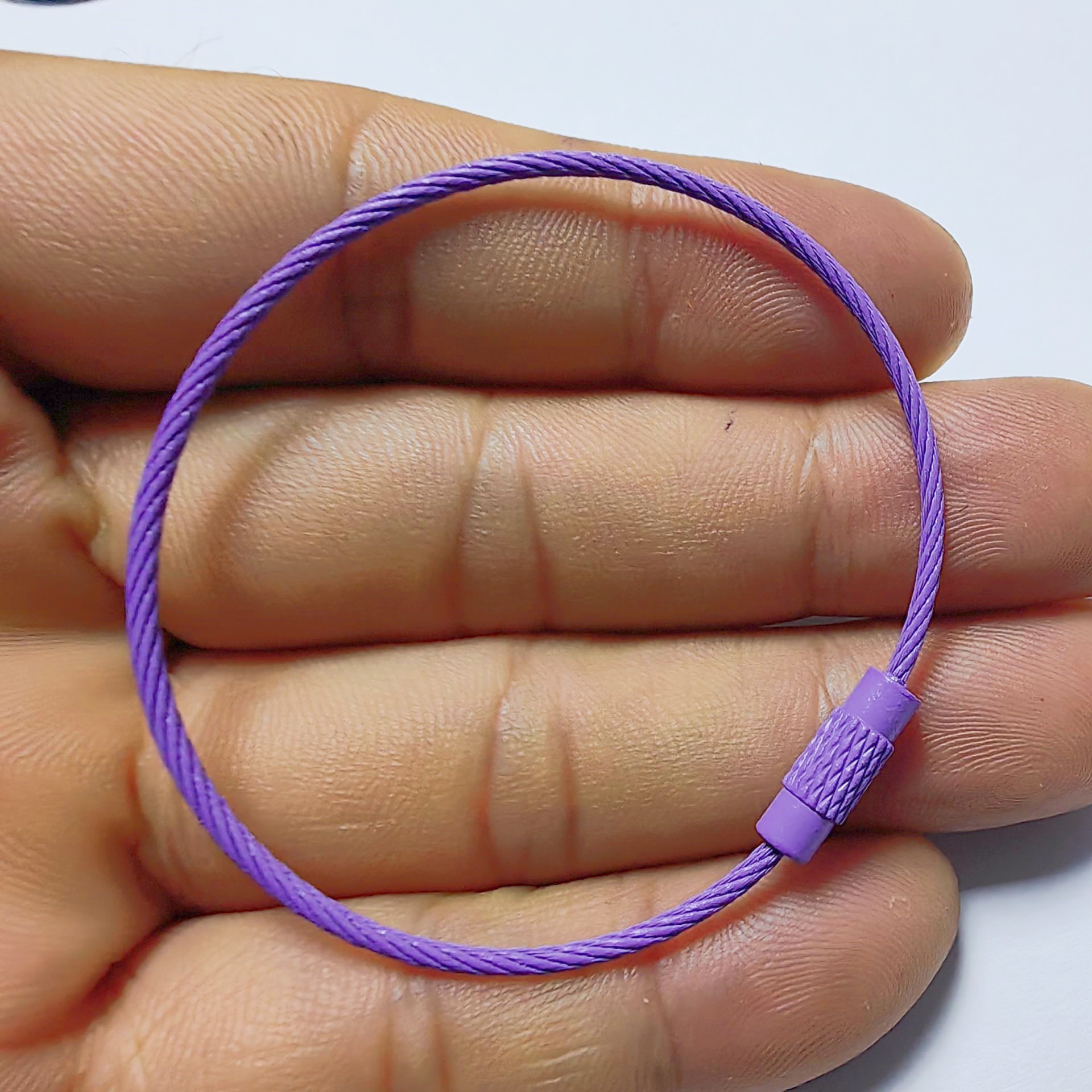 Fabricante Wholesale   Anillo de alambre de acero inoxidable de varios colores   Cordón Keychain    1.5 * 15 cm