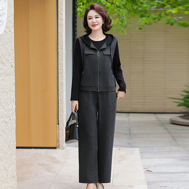 中老年女装洋气时髦套装2025新款妈妈秋装休闲马夹外套运动三件套|undefined