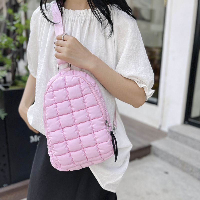 跨境尼龍格子胸包女2024新款羽絨棉服包泡泡雲朵包運動休閒斜挎包