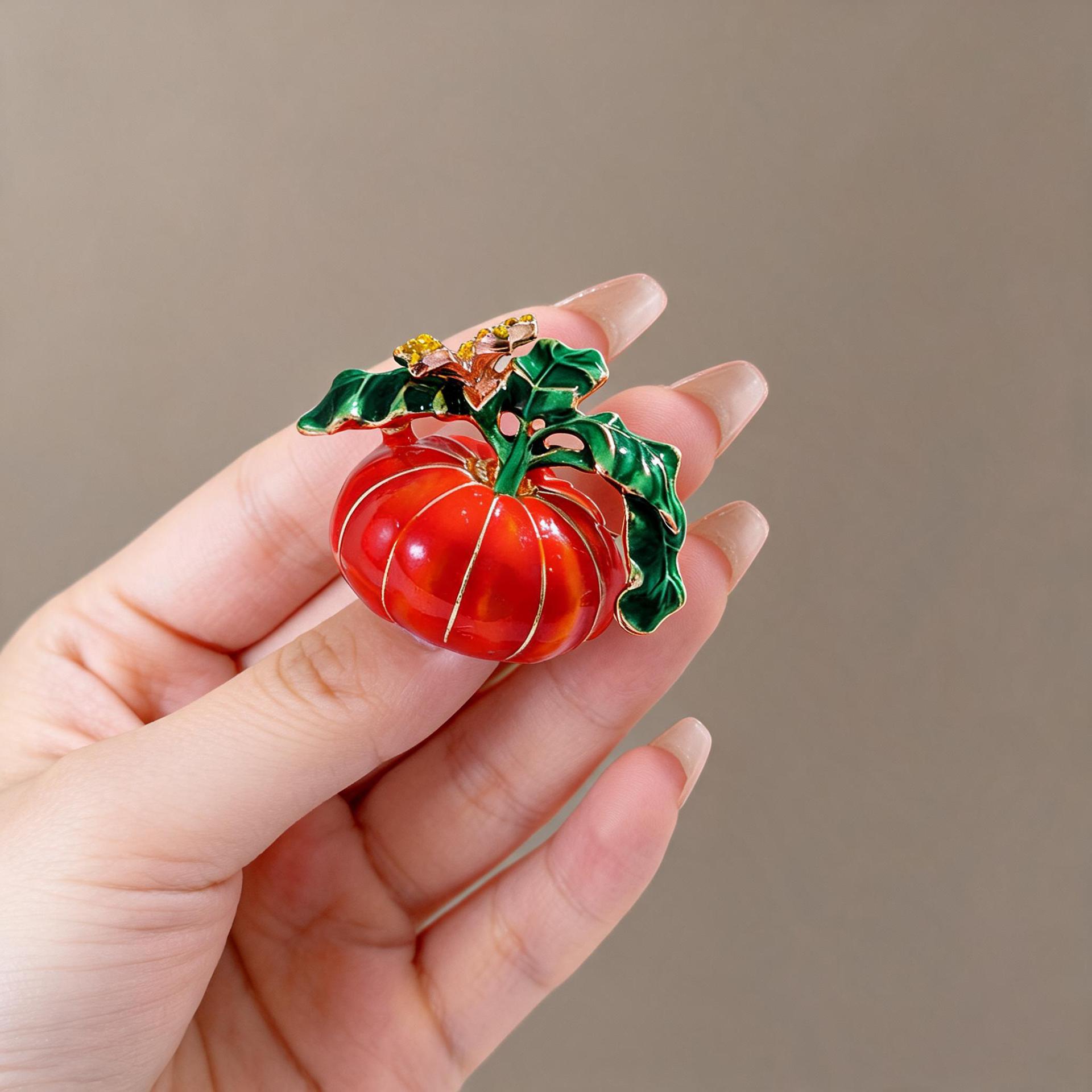 Pumpkin-Themed Brooch with Exquisite Enamel Painting, High-End and Elegant Halloween Accessory with Creative Holiday Flair