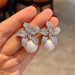 ライトラグジュアリーニッチハイエンドフラッシュフルダイヤモンドフラワーイヤリングレディースファッション多用途気質誇張された大きなパールイヤリング