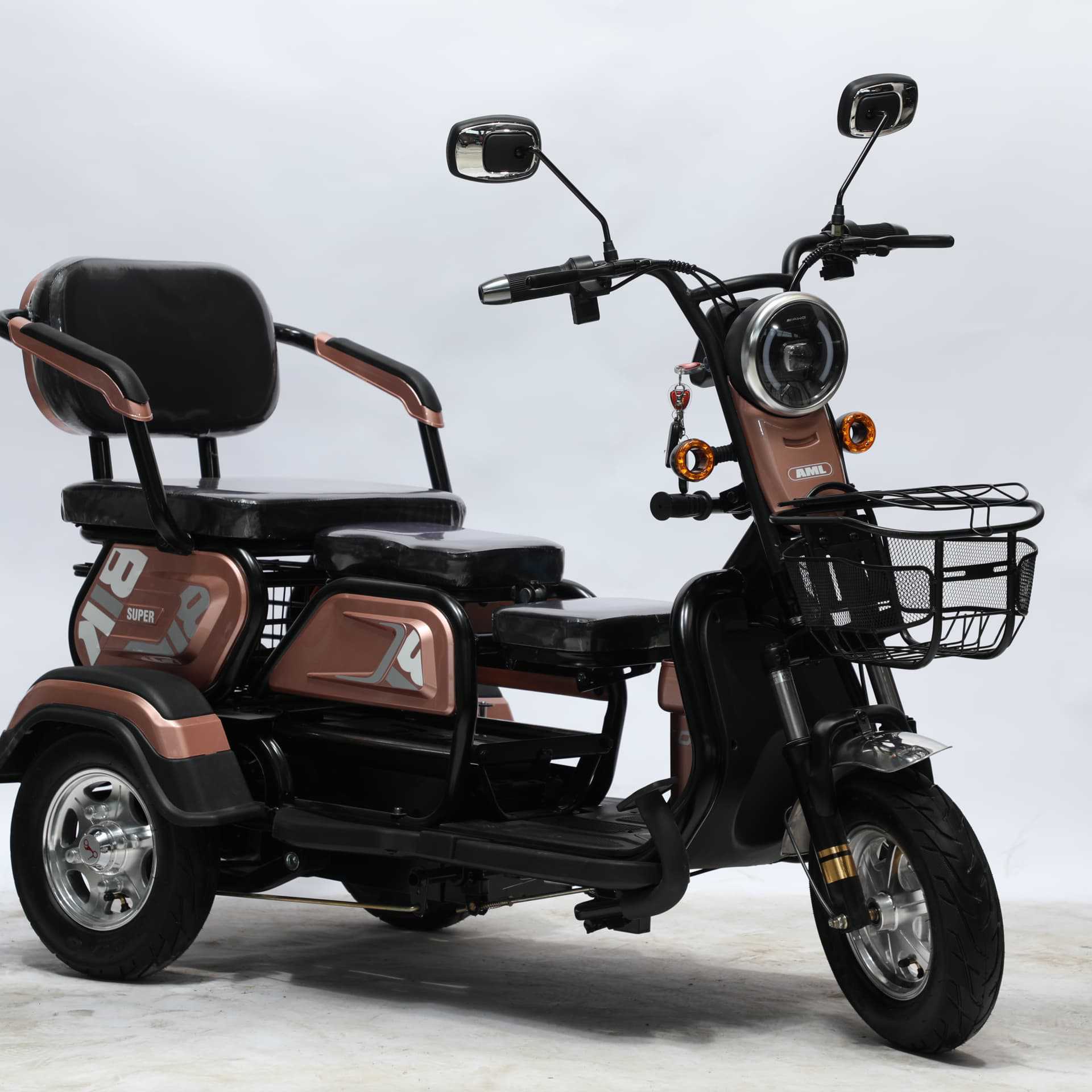 Comercio exterior nuevo triciclo eléctrico para personas mayores pequeños scooter casuales de tres ruedas ligeras para una sola persona