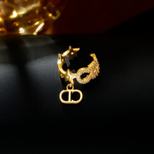 �߼�����ĸ�U���荶��ǊAŮ���Ժ��s���K���Ƕ��A�o����2025�¿�