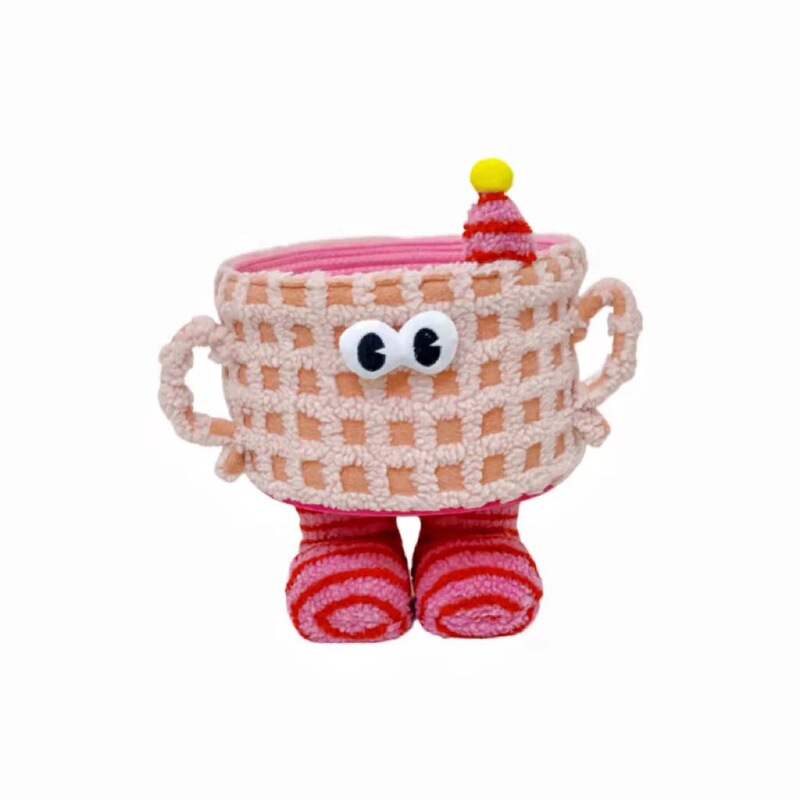 小怪獣は子羊の毛の綿の紐を収納してかごを整理します。|undefined