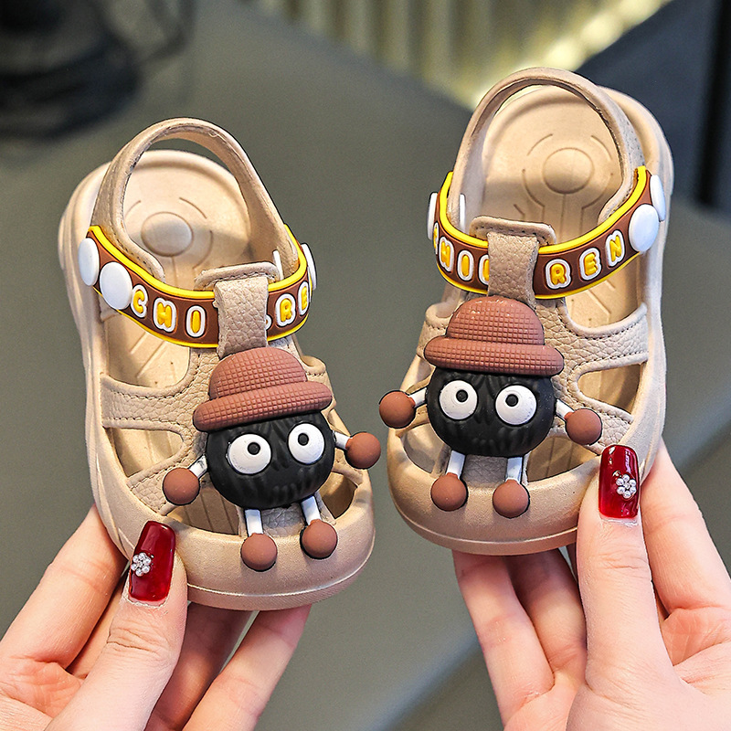 Sandálias para bebés para hombres 2025 nuevos bebés de 1 - 3 años, zapatos para niños suaves, bolsas antideslizantes, lindos bebés para usar fuera