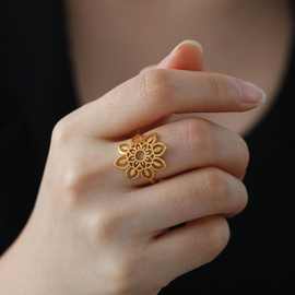 钛钢戒指镂空莲花造型不掉色镀金小众设计指环厂家直销一件起批
