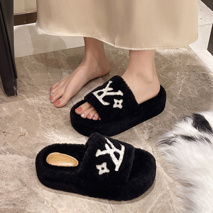 ��ĸ�D��һ��5���׺��ëë��Ь�⴩Ů�ﶬ�Ӽұ�ůë�q���ϴ�a
