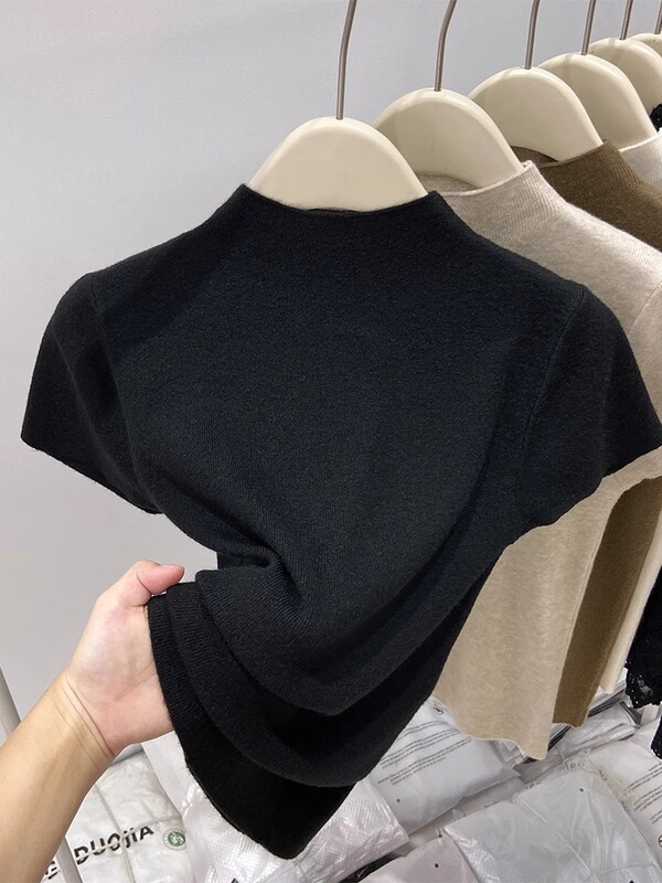 柔らかいモチモチの半高襟のニットの半袖のtシャツの女性の春秋の新型の中は気質が現れます。|undefined