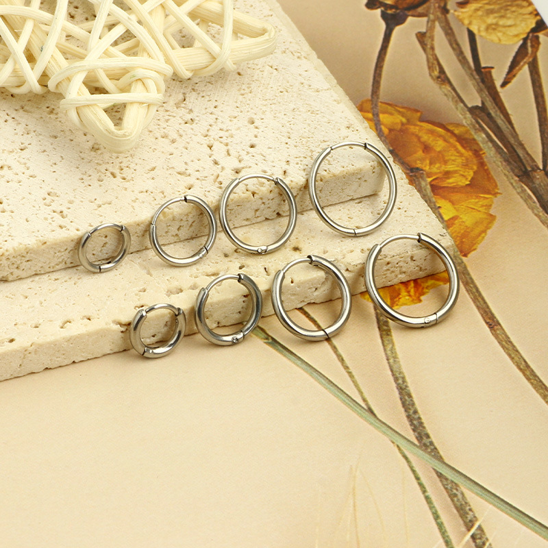 Pointed titanium steel lip stud product view