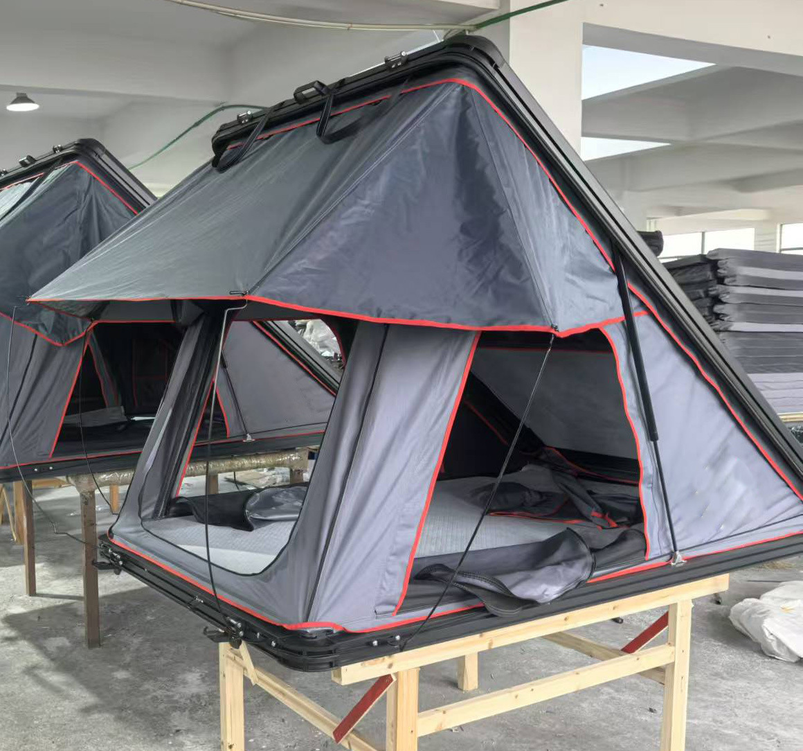 Triángulo de techo duro de cinco lados carpa de techo de automóvil acampamiento al aire libre sin construir carpa de automóvil de conducción rápida