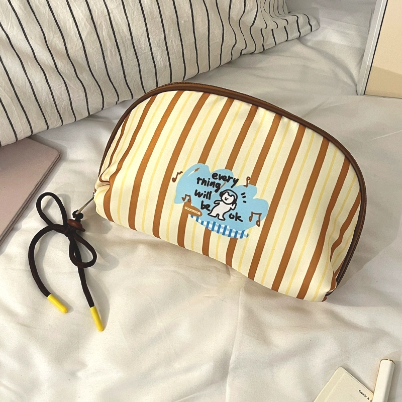 Слитное белье? Подводим к переводу: "Underwear, organizer bag for traveling, handheld suitcase, bra, tights, socks, container, three-in-one"