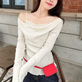 假两件露肩拼接长袖女设计感新款修身显瘦木耳边一字肩打底上衣潮