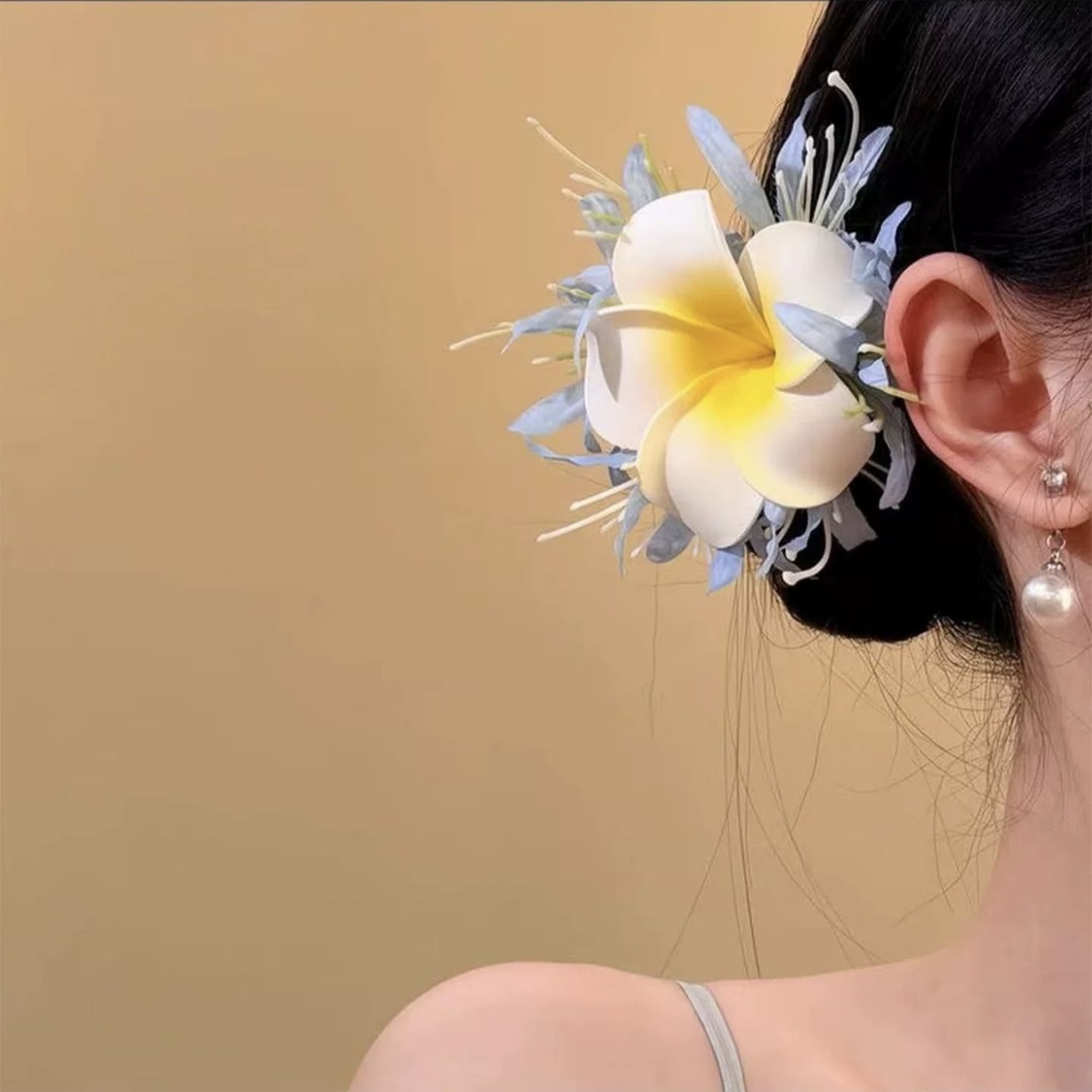 2# frangipani azul claro de unos 11 cm, clip inferior de unos 4,5 cm
