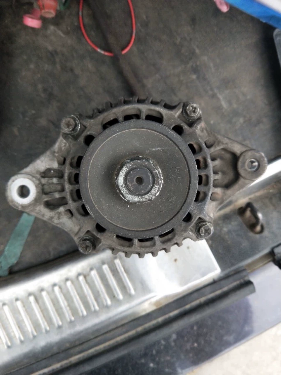 Генератор для погрузчика TCM, подходит для Nissan K25, артикул 23100-FU410 / A7TA3377