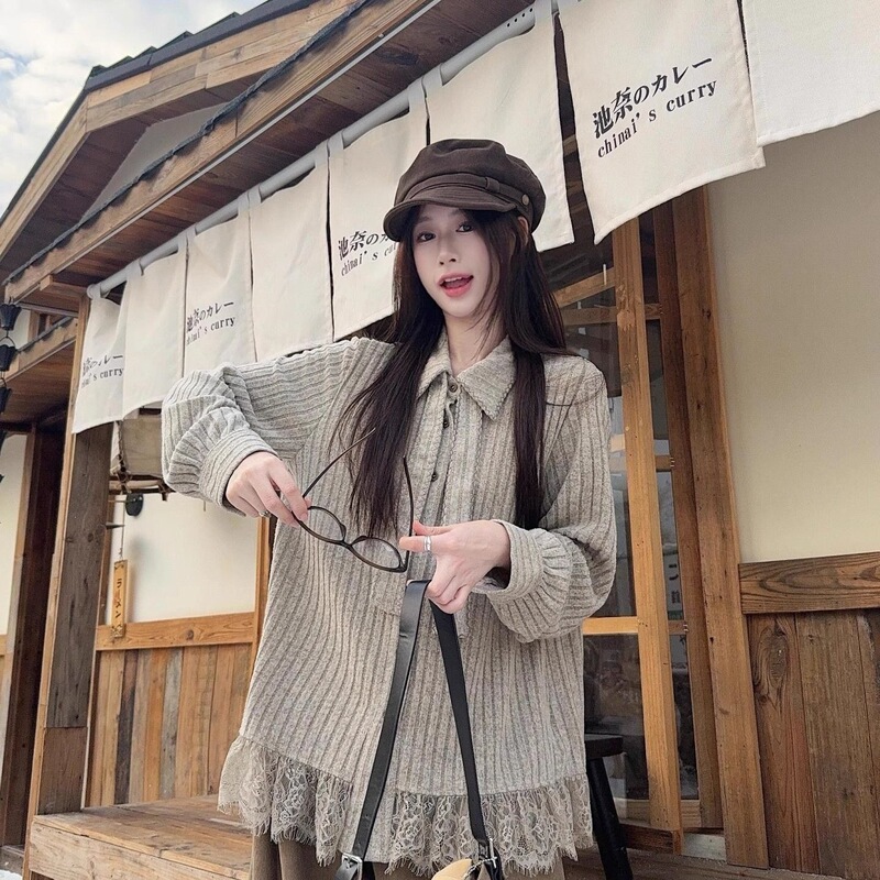 Retro lace patchwork long-sleeve knit shirt for women, 2025 autumn/winter new collection, loose-fitting design, unique and stylish top Retro lace patchwork long-sleeve knit shirt for women, 2025 autumn/winter new collection, loose-fitting design, unique and stylish top