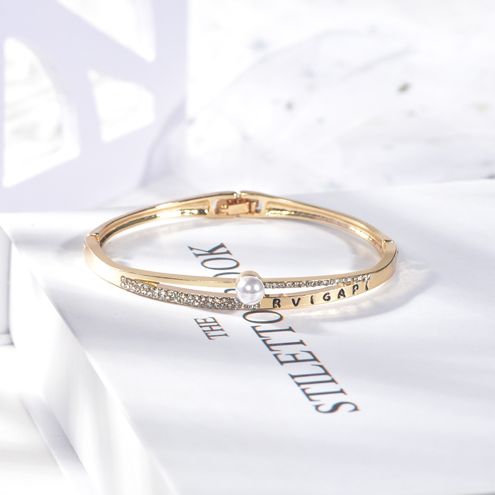 Pearl letter bracelet with diamond version of jewelry bracelet hand decoration simple women's bracelet  live broadcast supply_voghion.com