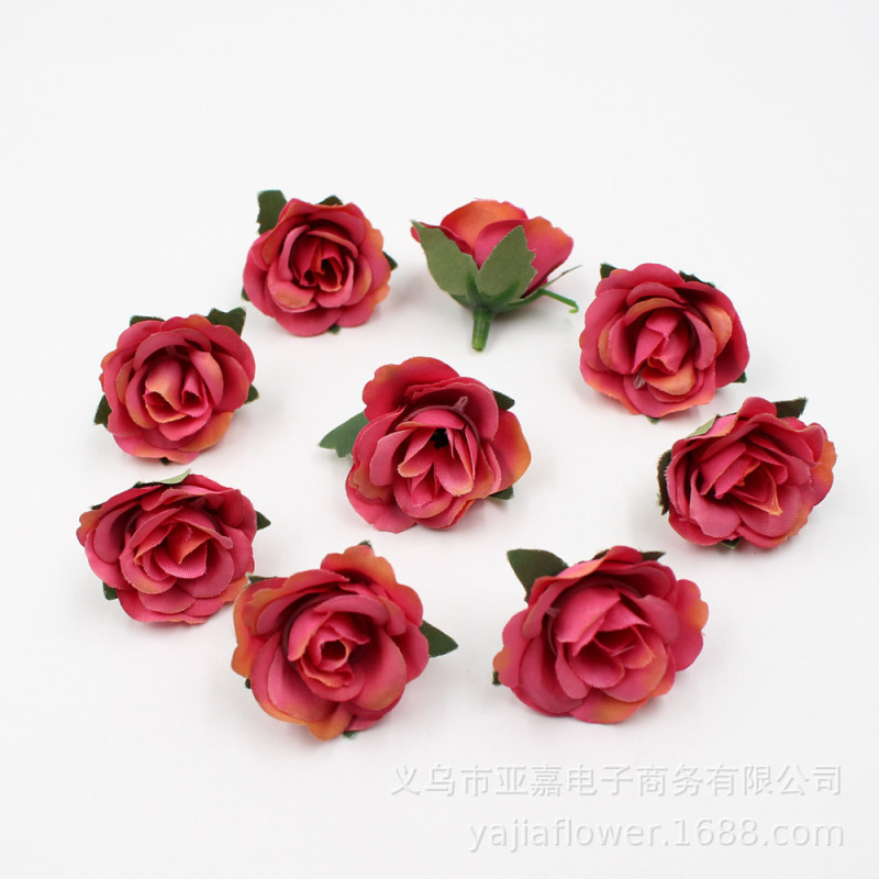 レトロなバラの花の頭をシミュレーションします。|undefined