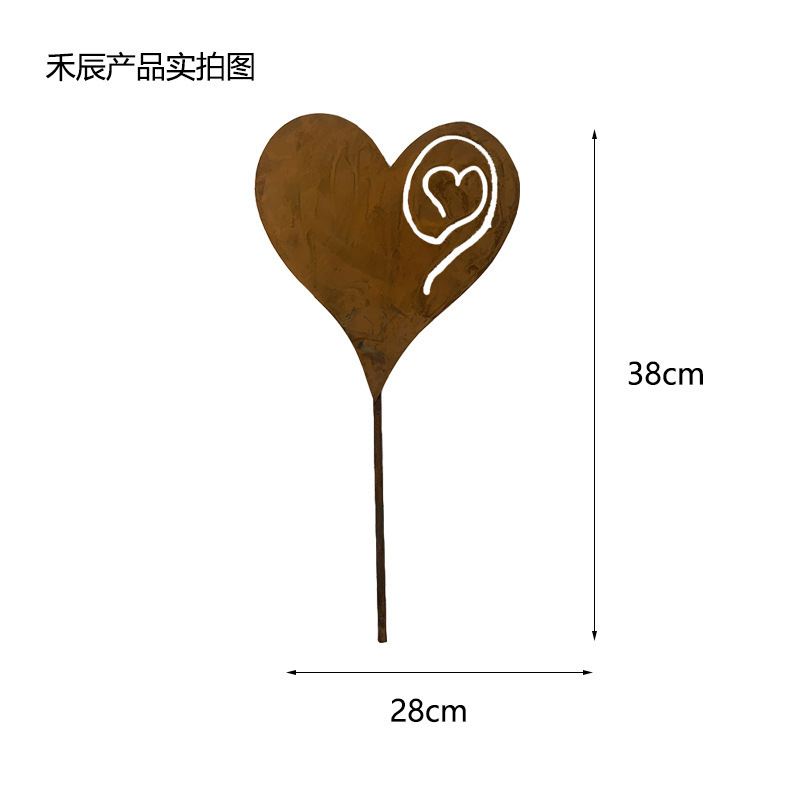 A Rusted Heart Stake in theガーデン金属ガーデンで錆びた心鉄芸心|undefined